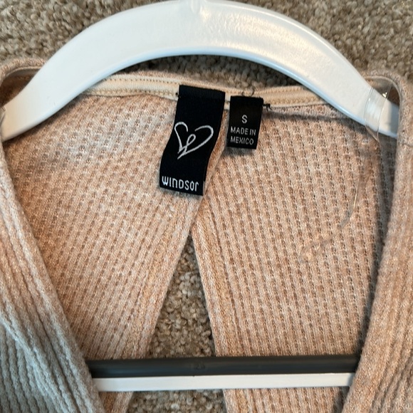 Windsor top - Picture 2 of 5